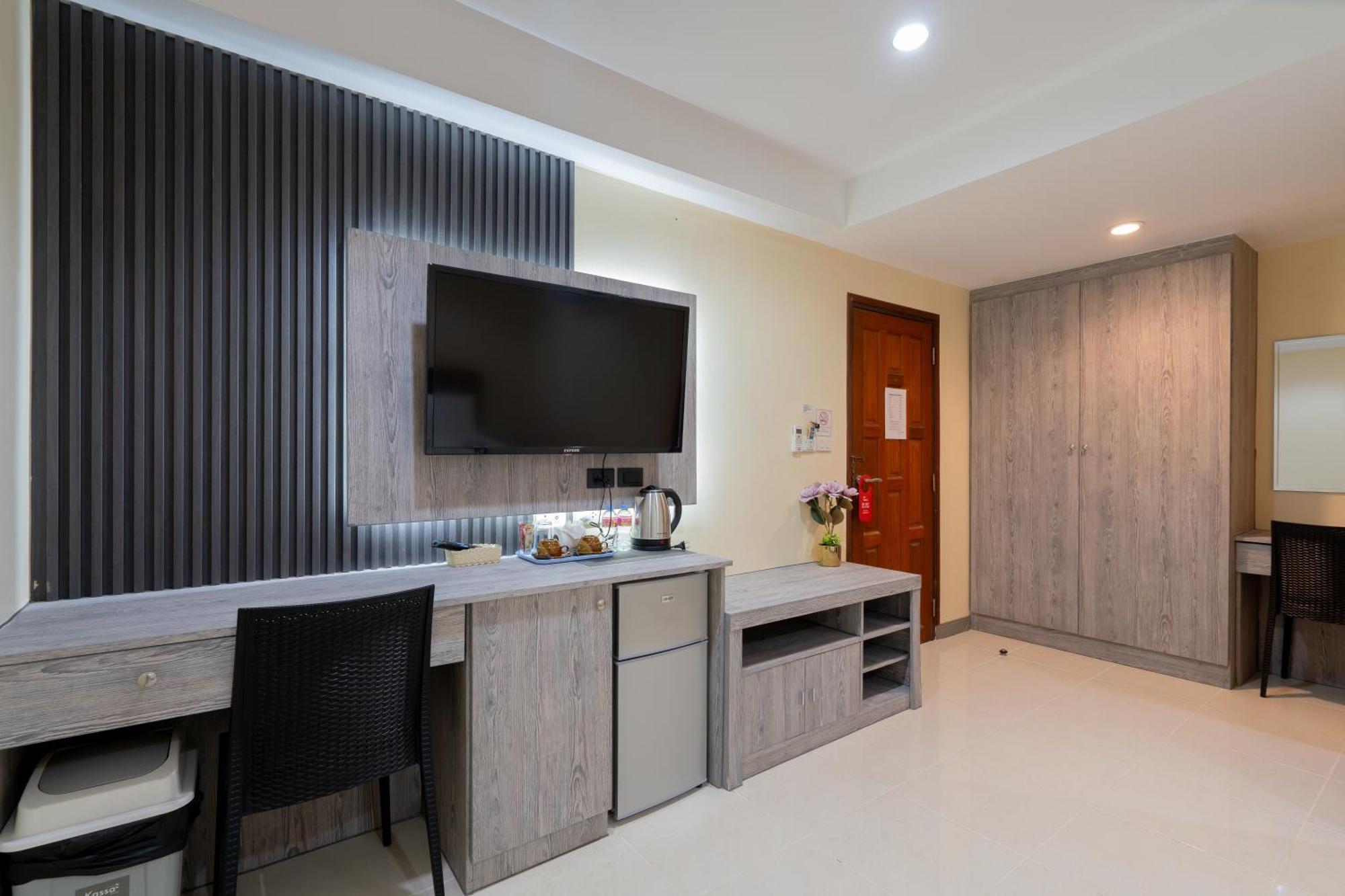 Square One Hotel Patong Eksteriør billede