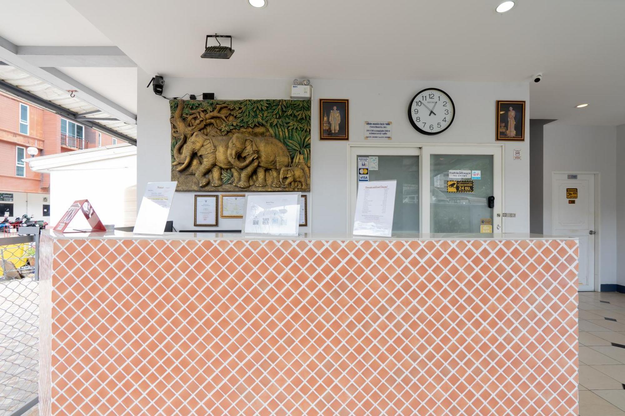 Square One Hotel Patong Eksteriør billede