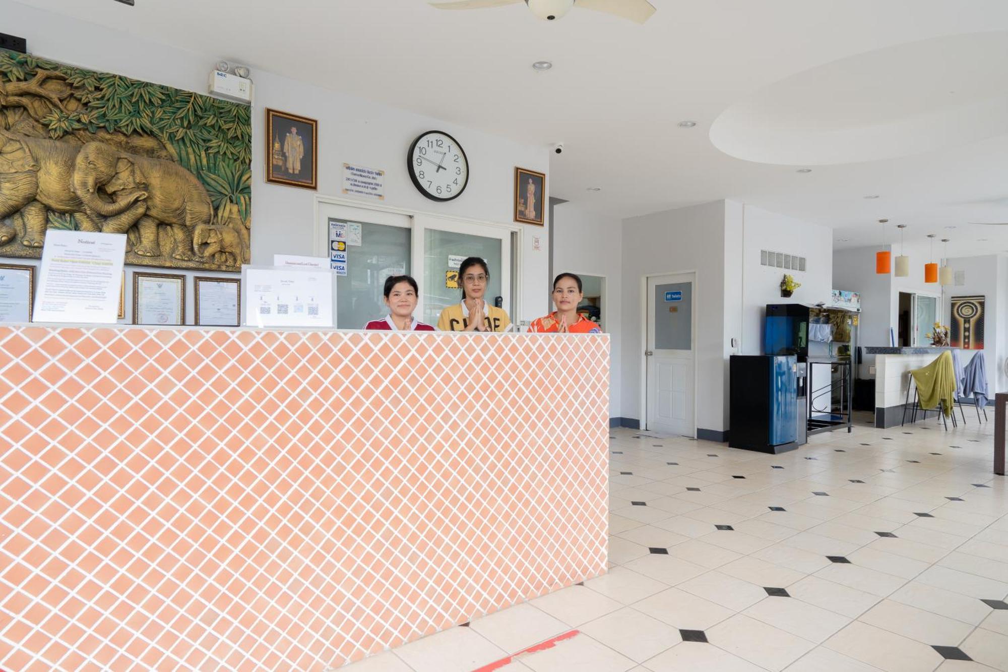 Square One Hotel Patong Eksteriør billede